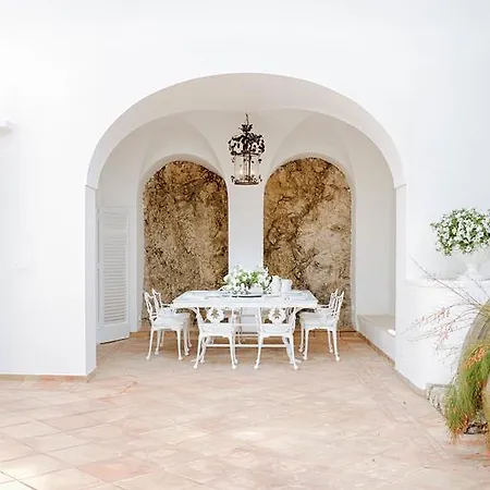 Villa Fonte Gaia * كابري