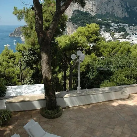 Villa Fonte Gaia * كابري